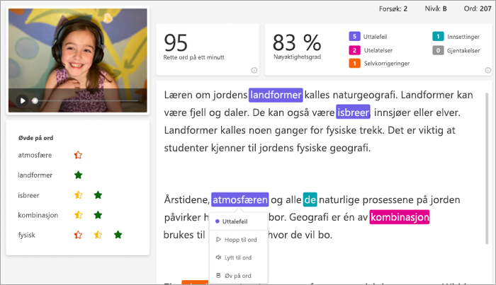 en smilende hvit student med rosa hodetelefoner vises i videorammen ved siden av avsnittet hun har lest. avsnittet er merket med fargekodede feil.