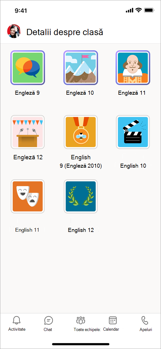 Teams pe un dispozitiv mobil în fila Detalii Clasă, vizualizând dale pentru opt echipe de clasă.