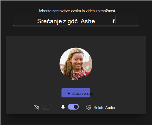 Posnetek zaslona odpiranja zaslona, ko učitelj začne srečanje v Microsoft Teams za izobraževanje.